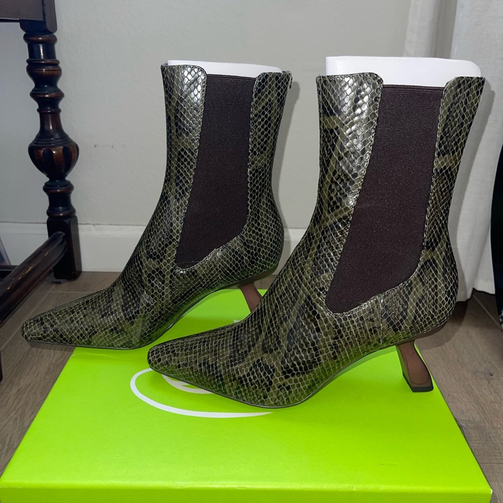Sam Edelman “Sammie” Green Snakeskin Leather Bootie With Box